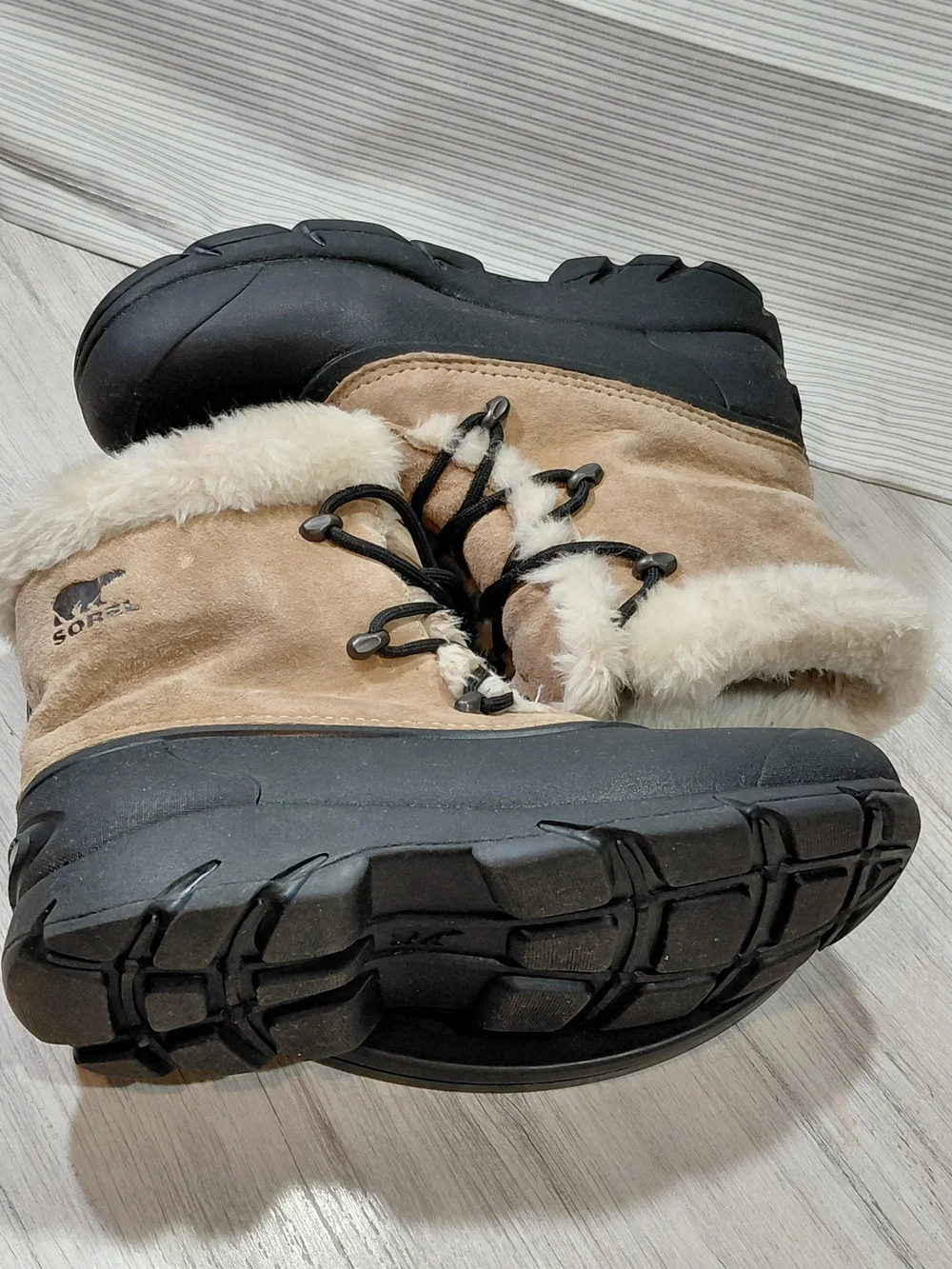 Sorel Women's Snow Angel Tan and Black Waterproof Winter Snow Boots SIZE 8